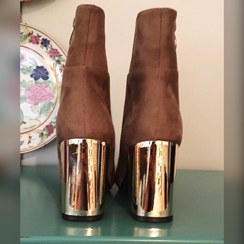 LAST PAIR ❤️🛍 Camel Faux Suede Gold Heel Booties! - Picture 4 of 5